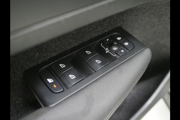 Volvo XC40 1.5 T5 Recharge R-Design Full Black | Camera | Keyless | Virtual | DAB | Climate | Zwarte Hemel | Carplay