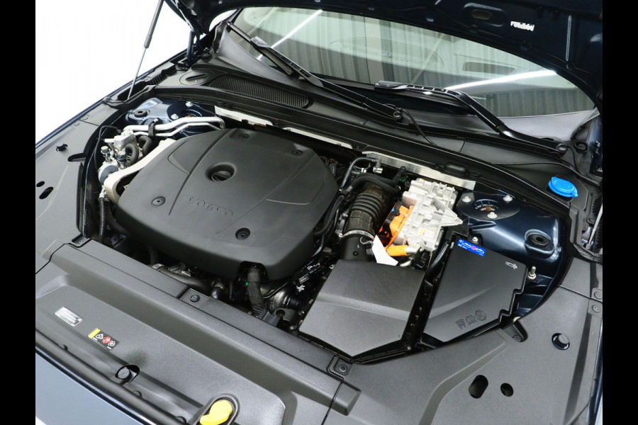 Volvo V90 2.0 T8 Recharge AWD Inscription | Panoramadak | Massage | Trekhaak | Pilot Assist | Harman/Kardon | HUD | 360 | Leder