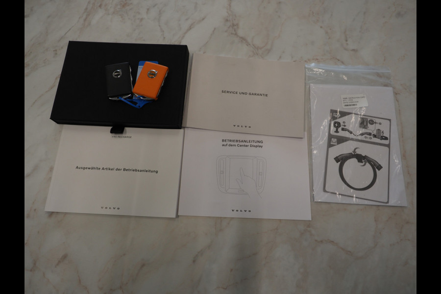 Volvo V90 2.0 T8 Recharge AWD Inscription | Panoramadak | Massage | Trekhaak | Pilot Assist | Harman/Kardon | HUD | 360 | Leder