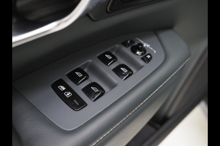 Volvo V90 2.0 T8 Recharge AWD Inscription | Panoramadak | Massage | Trekhaak | Pilot Assist | Harman/Kardon | HUD | 360 | Leder