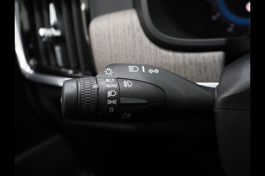 Volvo V90 2.0 T8 Recharge AWD Inscription | Panoramadak | Massage | Trekhaak | Pilot Assist | Harman/Kardon | HUD | 360 | Leder