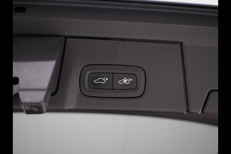 Volvo V90 2.0 T8 Recharge AWD Inscription | Panoramadak | Massage | Trekhaak | Pilot Assist | Harman/Kardon | HUD | 360 | Leder