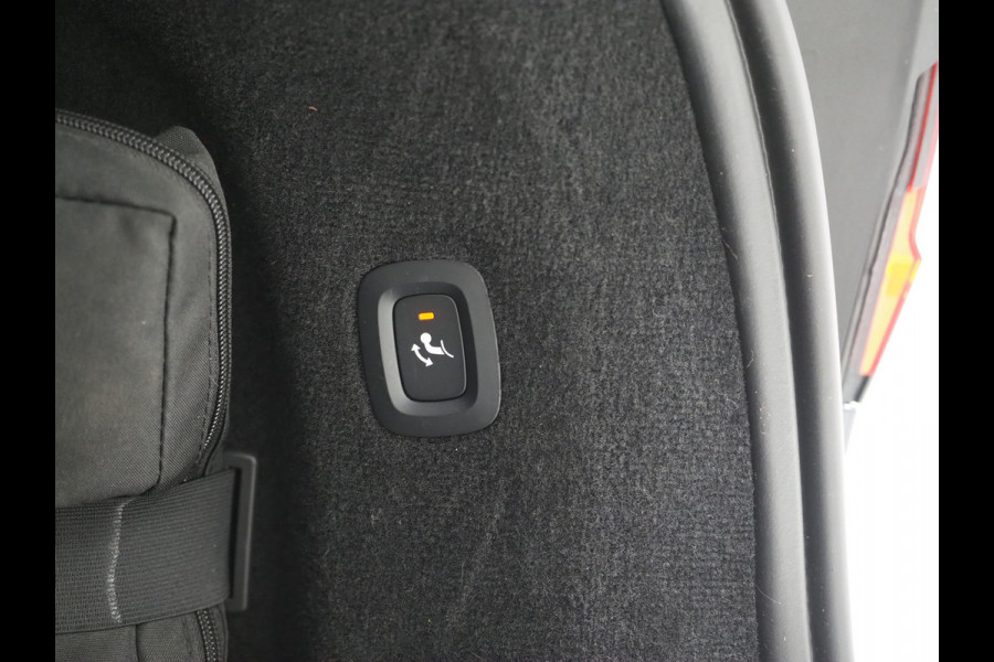 Volvo V90 2.0 T8 Recharge AWD Inscription | Panoramadak | Massage | Trekhaak | Pilot Assist | Harman/Kardon | HUD | 360 | Leder