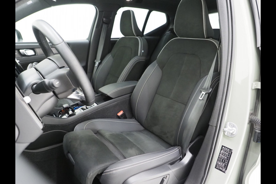 Volvo XC40 1.5 T5 Plug-in hybrid Ultimate Dark | Panoramadak | Pilot Assist | Harman/Kardon | 360 | Keyless | BLIS | Carplay