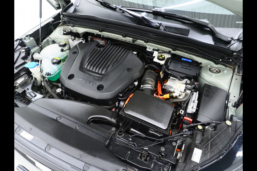 Volvo XC40 1.5 T5 Plug-in hybrid Ultimate Dark | Panoramadak | Pilot Assist | Harman/Kardon | 360 | Keyless | BLIS | Carplay