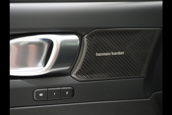 Volvo XC40 1.5 T5 Plug-in hybrid Ultimate Dark | Panoramadak | Pilot Assist | Harman/Kardon | 360 | Keyless | BLIS | Carplay