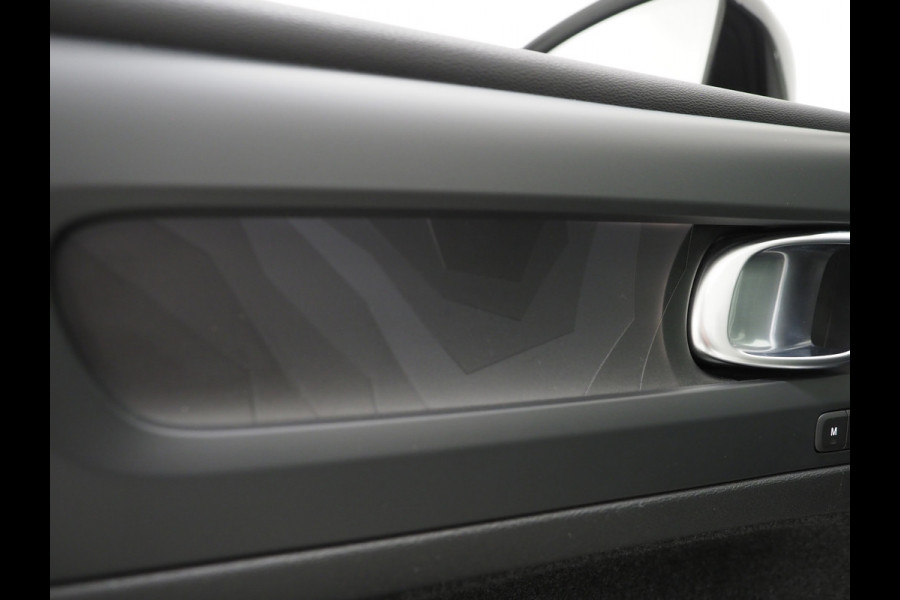 Volvo XC40 1.5 T5 Plug-in hybrid Ultimate Dark | Panoramadak | Pilot Assist | Harman/Kardon | 360 | Keyless | BLIS | Carplay