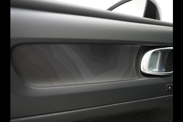 Volvo XC40 1.5 T5 Plug-in hybrid Ultimate Dark | Panoramadak | Pilot Assist | Harman/Kardon | 360 | Keyless | BLIS | Carplay