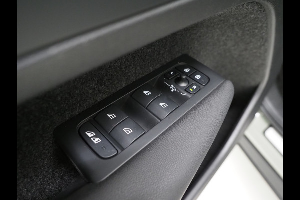 Volvo XC40 1.5 T5 Plug-in hybrid Ultimate Dark | Panoramadak | Pilot Assist | Harman/Kardon | 360 | Keyless | BLIS | Carplay