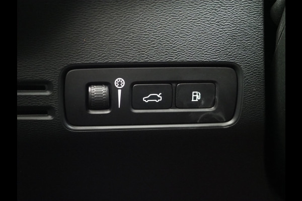 Volvo XC40 1.5 T5 Plug-in hybrid Ultimate Dark | Panoramadak | Pilot Assist | Harman/Kardon | 360 | Keyless | BLIS | Carplay