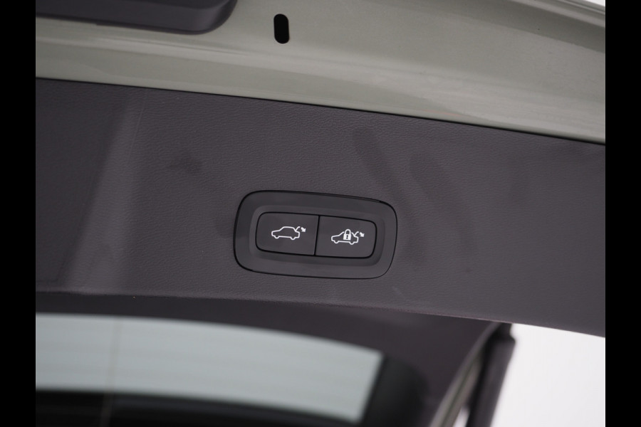 Volvo XC40 1.5 T5 Plug-in hybrid Ultimate Dark | Panoramadak | Pilot Assist | Harman/Kardon | 360 | Keyless | BLIS | Carplay