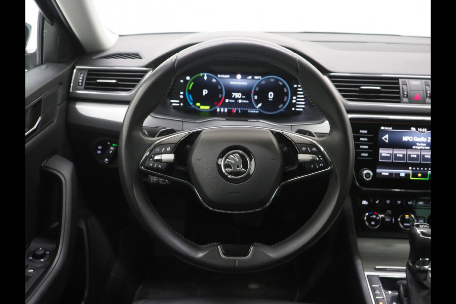 Škoda Superb Combi 1.4 TSI iV Style 218PK | Leder | Trekhaak | Camera | Keyless | Adaptive Cruise | Memory | Virtual | Carplay