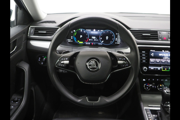 Škoda Superb Combi 1.4 TSI iV Style 218PK | Leder | Trekhaak | Camera | Keyless | Adaptive Cruise | Memory | Virtual | Carplay