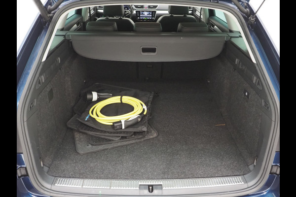 Škoda Superb Combi 1.4 TSI iV Style 218PK | Leder | Trekhaak | Camera | Keyless | Adaptive Cruise | Memory | Virtual | Carplay