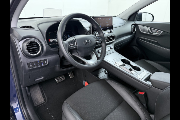 Hyundai Kona EV 64kWh 3 fase SOH-100% Warmtepomp Adaptive-Cruise Head-Up Display 1/2 Leer Krell®-Hifi Apple Carplay Android Adap.Cruise Camer Keyless Privacy Glas DAB Led Blind Spot Lane Assist Origineel Nederlandse Auto € 45.000 nieuw!!
