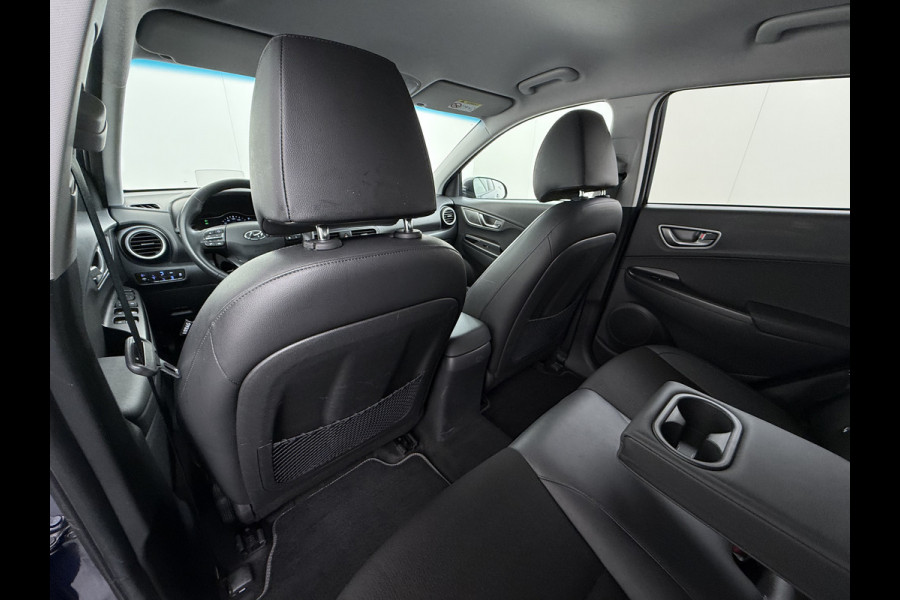 Hyundai Kona EV 64kWh 3 fase SOH-100% Warmtepomp Adaptive-Cruise Head-Up Display 1/2 Leer Krell®-Hifi Apple Carplay Android Adap.Cruise Camer Keyless Privacy Glas DAB Led Blind Spot Lane Assist Origineel Nederlandse Auto € 45.000 nieuw!!