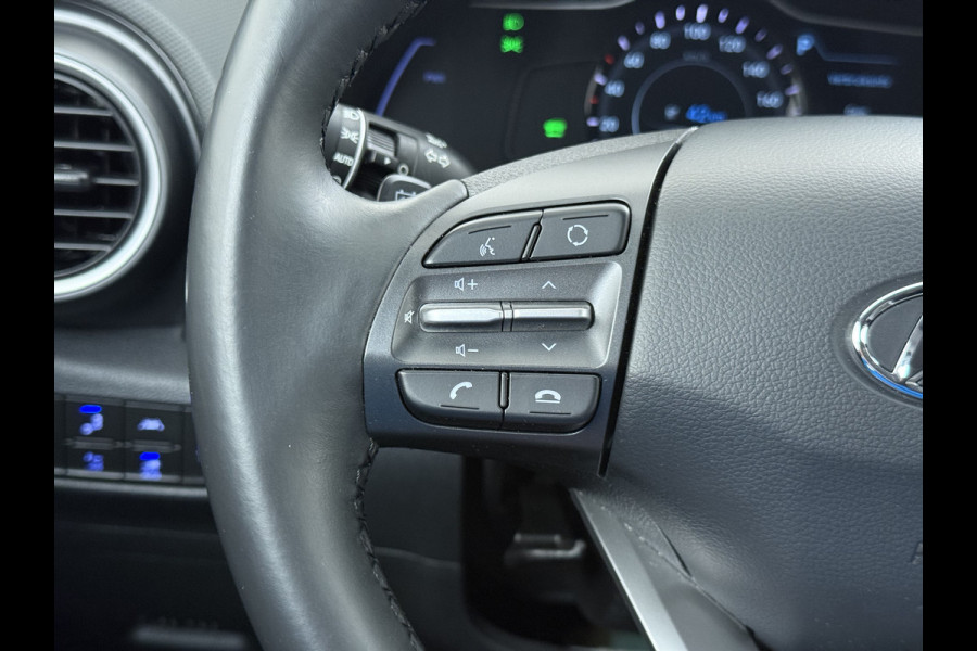 Hyundai Kona EV 64kWh 3 fase SOH-100% Warmtepomp Adaptive-Cruise Head-Up Display 1/2 Leer Krell®-Hifi Apple Carplay Android Adap.Cruise Camer Keyless Privacy Glas DAB Led Blind Spot Lane Assist Origineel Nederlandse Auto € 45.000 nieuw!!