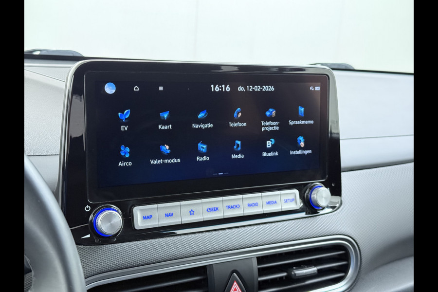 Hyundai Kona EV 64kWh 3 fase SOH-100% Warmtepomp Adaptive-Cruise Head-Up Display 1/2 Leer Krell®-Hifi Apple Carplay Android Adap.Cruise Camer Keyless Privacy Glas DAB Led Blind Spot Lane Assist Origineel Nederlandse Auto € 45.000 nieuw!!