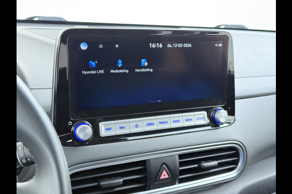 Hyundai Kona EV 64kWh 3 fase SOH-100% Warmtepomp Adaptive-Cruise Head-Up Display 1/2 Leer Krell®-Hifi Apple Carplay Android Adap.Cruise Camer Keyless Privacy Glas DAB Led Blind Spot Lane Assist Origineel Nederlandse Auto € 45.000 nieuw!!