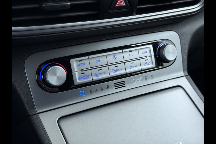 Hyundai Kona EV 64kWh 3 fase SOH-100% Warmtepomp Adaptive-Cruise Head-Up Display 1/2 Leer Krell®-Hifi Apple Carplay Android Adap.Cruise Camer Keyless Privacy Glas DAB Led Blind Spot Lane Assist Origineel Nederlandse Auto € 45.000 nieuw!!