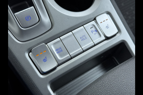 Hyundai Kona EV 64kWh 3 fase SOH-100% Warmtepomp Adaptive-Cruise Head-Up Display 1/2 Leer Krell®-Hifi Apple Carplay Android Adap.Cruise Camer Keyless Privacy Glas DAB Led Blind Spot Lane Assist Origineel Nederlandse Auto € 45.000 nieuw!!