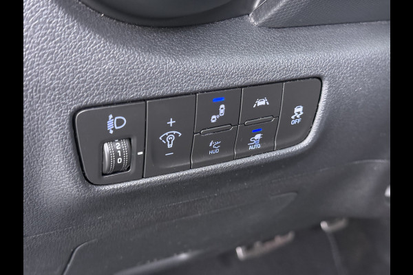 Hyundai Kona EV 64kWh 3 fase SOH-100% Warmtepomp Adaptive-Cruise Head-Up Display 1/2 Leer Krell®-Hifi Apple Carplay Android Adap.Cruise Camer Keyless Privacy Glas DAB Led Blind Spot Lane Assist Origineel Nederlandse Auto € 45.000 nieuw!!