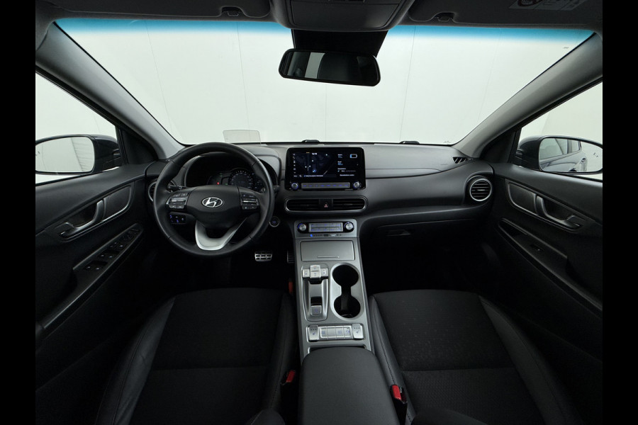 Hyundai Kona EV 64kWh 3 fase SOH-100% Warmtepomp Adaptive-Cruise Head-Up Display 1/2 Leer Krell®-Hifi Apple Carplay Android Adap.Cruise Camer Keyless Privacy Glas DAB Led Blind Spot Lane Assist Origineel Nederlandse Auto € 45.000 nieuw!!