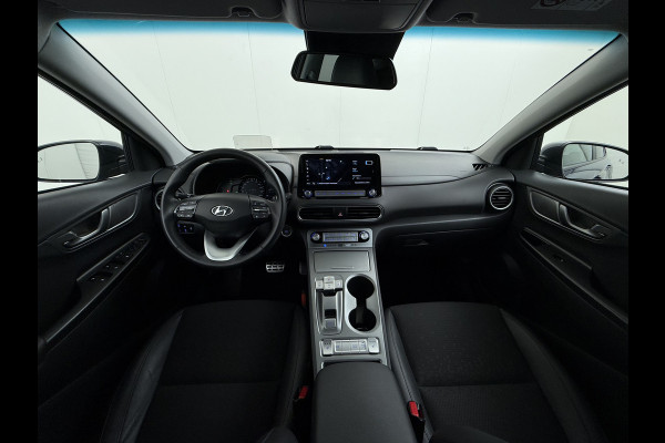 Hyundai Kona EV 64kWh 3 fase SOH-100% Warmtepomp Adaptive-Cruise Head-Up Display 1/2 Leer Krell®-Hifi Apple Carplay Android Adap.Cruise Camer Keyless Privacy Glas DAB Led Blind Spot Lane Assist Origineel Nederlandse Auto € 45.000 nieuw!!