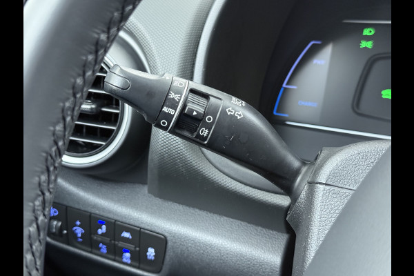 Hyundai Kona EV 64kWh 3 fase SOH-100% Warmtepomp Adaptive-Cruise Head-Up Display 1/2 Leer Krell®-Hifi Apple Carplay Android Adap.Cruise Camer Keyless Privacy Glas DAB Led Blind Spot Lane Assist Origineel Nederlandse Auto € 45.000 nieuw!!