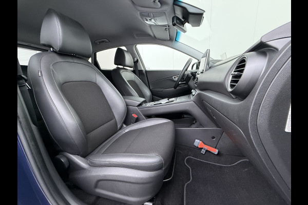 Hyundai Kona EV 64kWh 3 fase SOH-100% Warmtepomp Adaptive-Cruise Head-Up Display 1/2 Leer Krell®-Hifi Apple Carplay Android Adap.Cruise Camer Keyless Privacy Glas DAB Led Blind Spot Lane Assist Origineel Nederlandse Auto € 45.000 nieuw!!