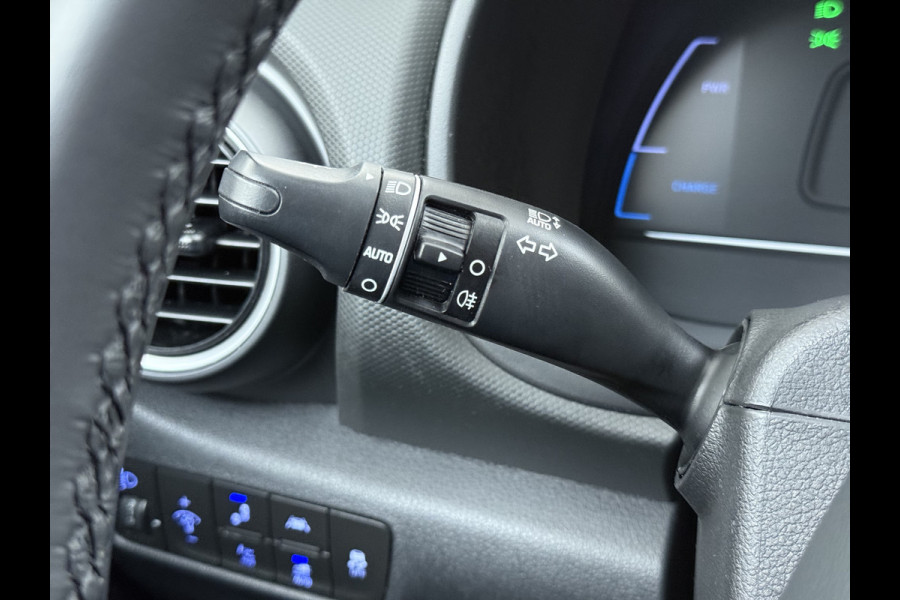 Hyundai Kona EV 64kWh 3 fase SOH-100% Warmtepomp Adaptive-Cruise Head-Up Display 1/2 Leer Krell®-Hifi Apple Carplay Android Adap.Cruise Camer Keyless Privacy Glas DAB Led Blind Spot Lane Assist Origineel Nederlandse Auto € 45.000 nieuw!!