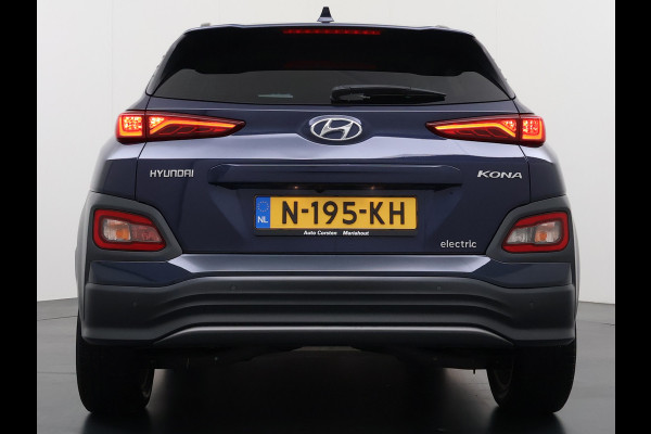 Hyundai Kona EV 64kWh 3 fase SOH-100% Warmtepomp Adaptive-Cruise Head-Up Display 1/2 Leer Krell®-Hifi Apple Carplay Android Adap.Cruise Camer Keyless Privacy Glas DAB Led Blind Spot Lane Assist Origineel Nederlandse Auto € 45.000 nieuw!!