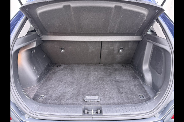 Hyundai Kona EV 64kWh 3 fase SOH-100% Warmtepomp Adaptive-Cruise Head-Up Display 1/2 Leer Krell®-Hifi Apple Carplay Android Adap.Cruise Camer Keyless Privacy Glas DAB Led Blind Spot Lane Assist Origineel Nederlandse Auto € 45.000 nieuw!!