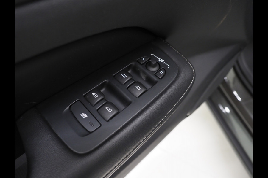 Volvo V60 2.0 T6 Recharge AWD R-Design | Panoramadak | Harman/Kardon | HUD | Pilot Assist | 360 | Keyless | Leder | Carplay