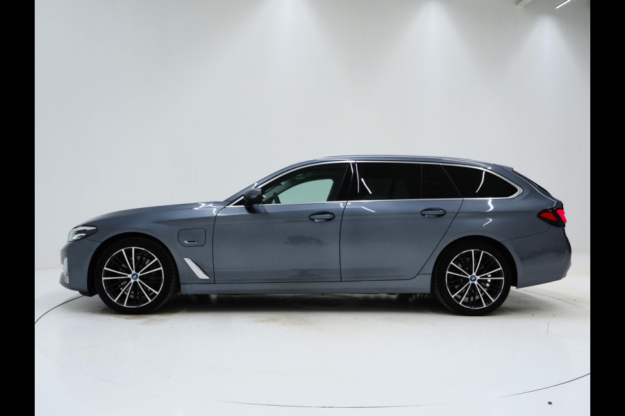 BMW 5 Serie Touring 530e Executive Luxury | Panoramadak | Leder | Camera | Keyless | Sfeerlicht | Virtual | DAB | Carplay