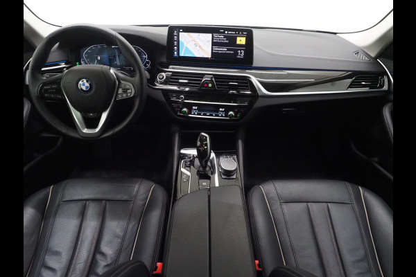 BMW 5 Serie Touring 530e Executive Luxury | Panoramadak | Leder | Camera | Keyless | Sfeerlicht | Virtual | DAB | Carplay