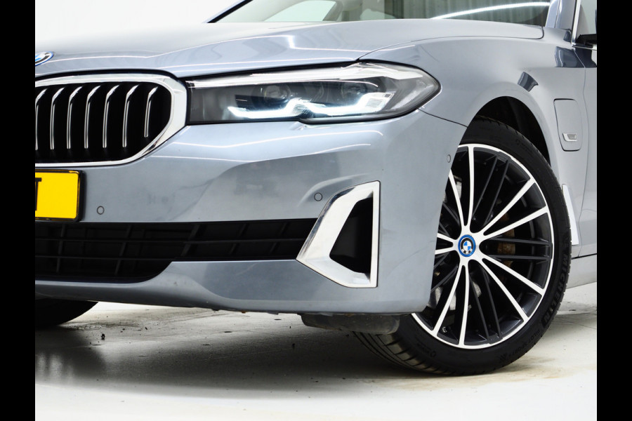 BMW 5 Serie Touring 530e Executive Luxury | Panoramadak | Leder | Camera | Keyless | Sfeerlicht | Virtual | DAB | Carplay