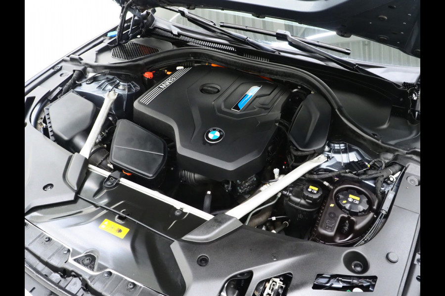 BMW 5 Serie Touring 530e Executive Luxury | Panoramadak | Leder | Camera | Keyless | Sfeerlicht | Virtual | DAB | Carplay