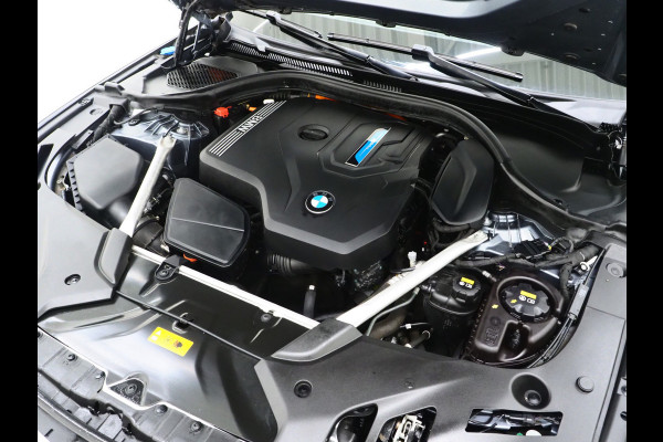 BMW 5 Serie Touring 530e Executive Luxury | Panoramadak | Leder | Camera | Keyless | Sfeerlicht | Virtual | DAB | Carplay