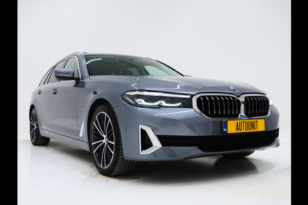 BMW 5 Serie Touring 530e Executive Luxury | Panoramadak | Leder | Camera | Keyless | Sfeerlicht | Virtual | DAB | Carplay