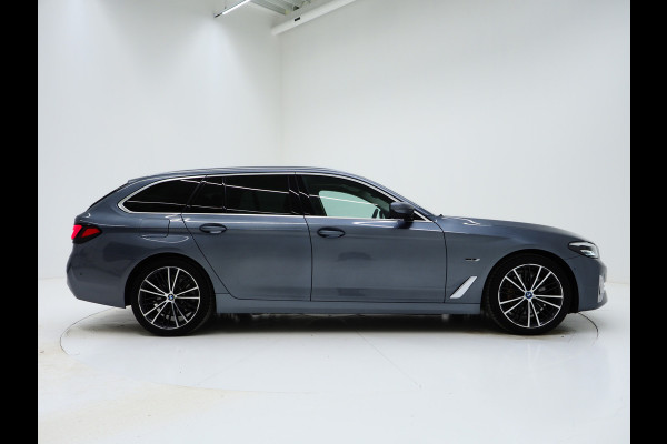 BMW 5 Serie Touring 530e Executive Luxury | Panoramadak | Leder | Camera | Keyless | Sfeerlicht | Virtual | DAB | Carplay