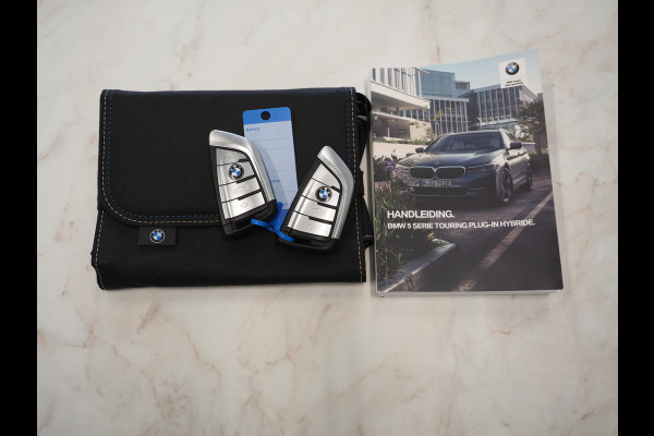 BMW 5 Serie Touring 530e Executive Luxury | Panoramadak | Leder | Camera | Keyless | Sfeerlicht | Virtual | DAB | Carplay