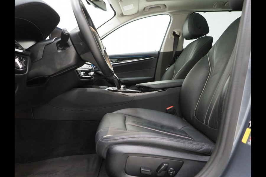BMW 5 Serie Touring 530e Executive Luxury | Panoramadak | Leder | Camera | Keyless | Sfeerlicht | Virtual | DAB | Carplay
