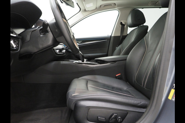 BMW 5 Serie Touring 530e Executive Luxury | Panoramadak | Leder | Camera | Keyless | Sfeerlicht | Virtual | DAB | Carplay
