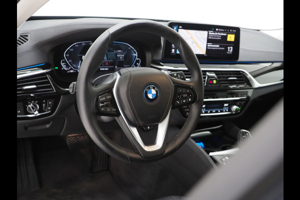 BMW 5 Serie Touring 530e Executive Luxury | Panoramadak | Leder | Camera | Keyless | Sfeerlicht | Virtual | DAB | Carplay