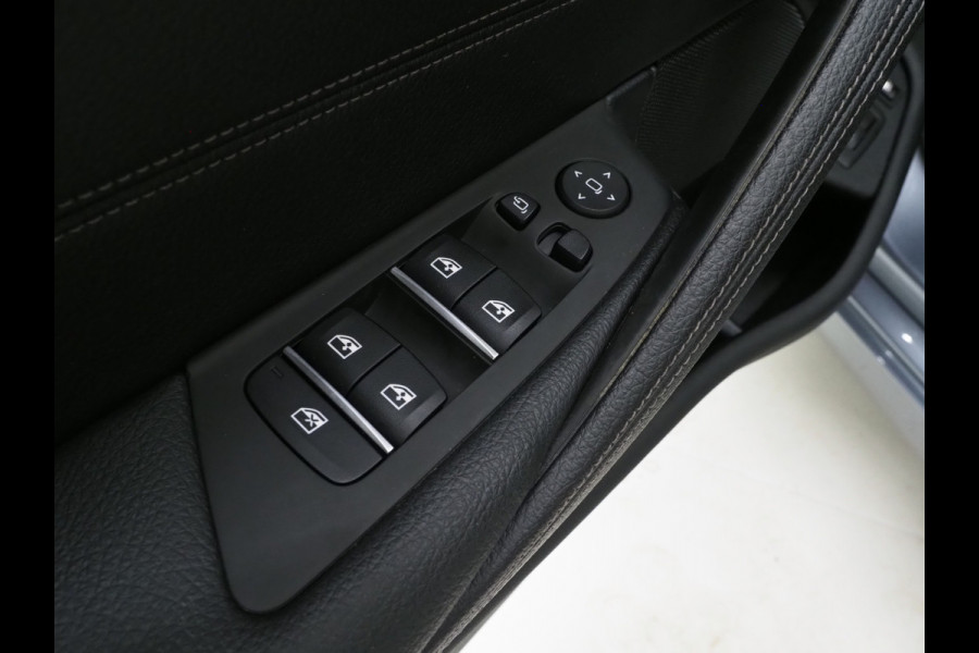 BMW 5 Serie Touring 530e Executive Luxury | Panoramadak | Leder | Camera | Keyless | Sfeerlicht | Virtual | DAB | Carplay