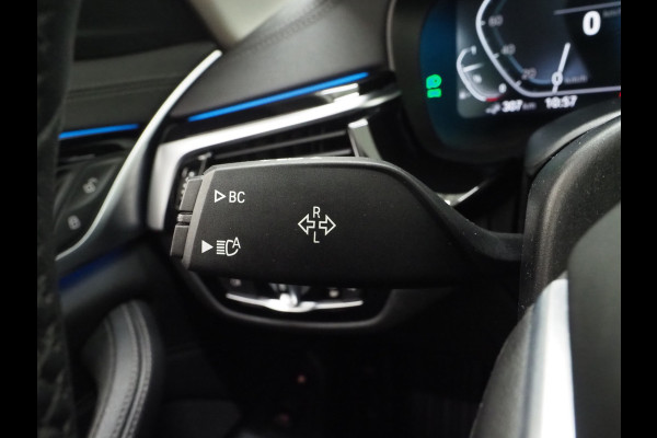BMW 5 Serie Touring 530e Executive Luxury | Panoramadak | Leder | Camera | Keyless | Sfeerlicht | Virtual | DAB | Carplay