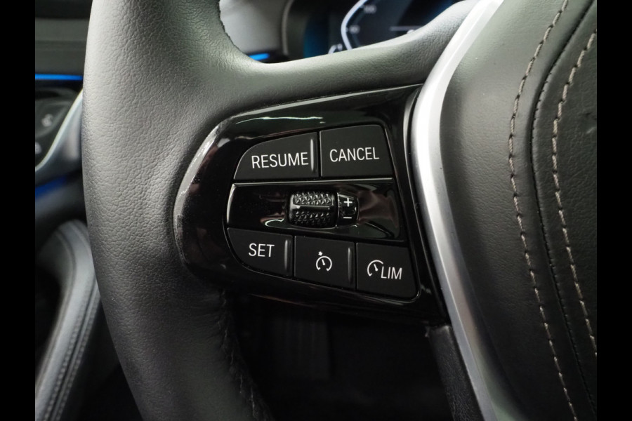 BMW 5 Serie Touring 530e Executive Luxury | Panoramadak | Leder | Camera | Keyless | Sfeerlicht | Virtual | DAB | Carplay