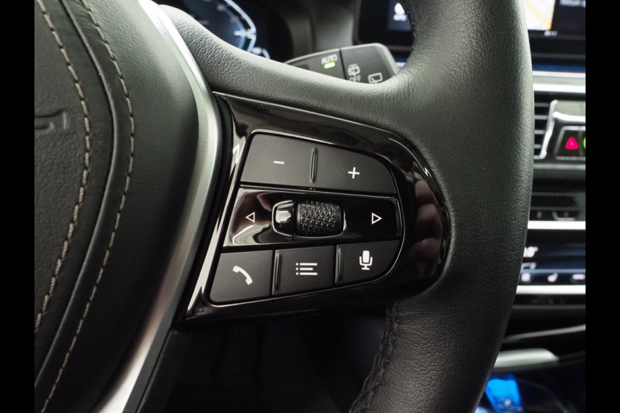 BMW 5 Serie Touring 530e Executive Luxury | Panoramadak | Leder | Camera | Keyless | Sfeerlicht | Virtual | DAB | Carplay