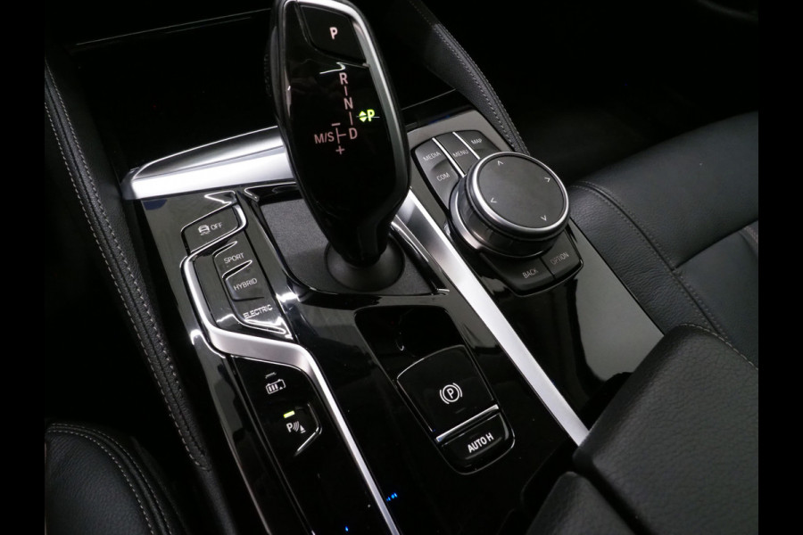 BMW 5 Serie Touring 530e Executive Luxury | Panoramadak | Leder | Camera | Keyless | Sfeerlicht | Virtual | DAB | Carplay